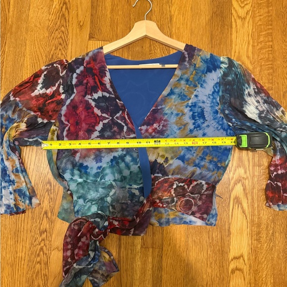 Alice + Olivia Bray Wrap Blouse Floral Crop Blue Multicolor - Picture 6 of 6